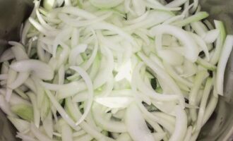 Салат из огурцов с луком на зиму — 10 самых вкусных рецептов