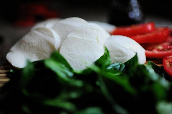 Салат капрезе – 8 пошаговых рецептов приготовления