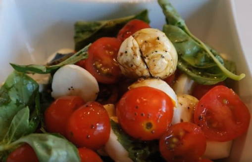 Салат капрезе – 8 пошаговых рецептов приготовления