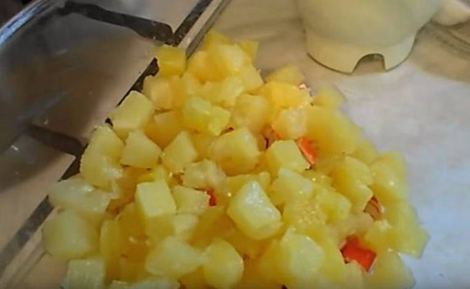 Салат с ананасом — 10 вкусных рецептов