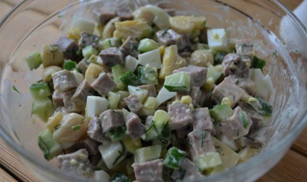 Салат с говяжьим языком — 10 самых вкусных рецептов