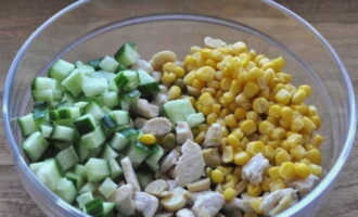 Салат с копченой курицей — 10 простых и вкусных рецептов