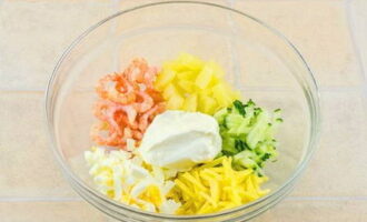 Салат с креветками и ананасами – 6 самых вкусных рецептов