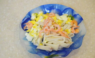Салат с креветками и кальмарами — 10 самых вкусных рецептов