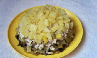 Салат с курицей, ананасом и грибами — 8 пошаговых рецептов
