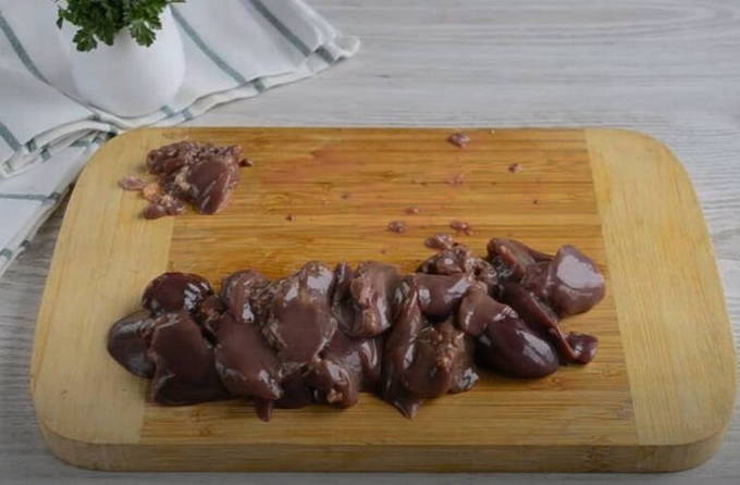 Салат с куриной печенью — 10 вкусных рецептов