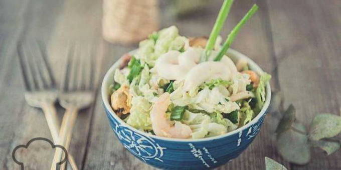 Салат с морским коктейлем – 8 пошаговых рецептов приготовления