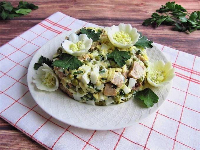 Салат с печенью трески — 10 очень вкусных и простых рецептов