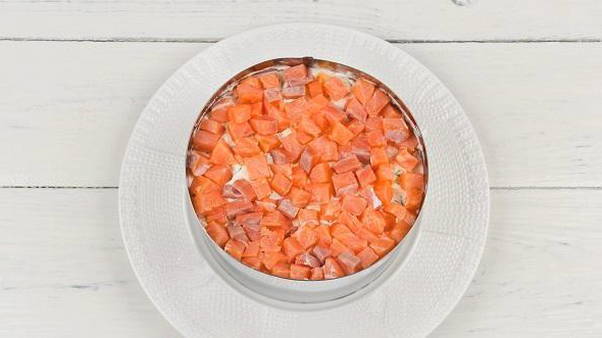 Салат с семгой – 10 очень вкусных рецептов