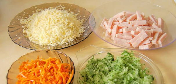 Салат с ветчиной и сыром – 10 вкусных рецептов