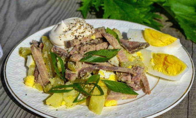 Салат со свиным языком — 7 самых вкусных и простых рецептов