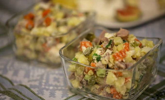 Салат со свиным языком — 7 самых вкусных и простых рецептов