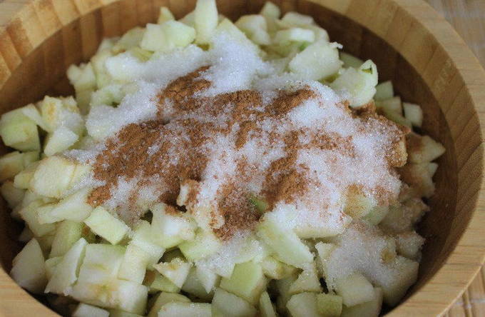 Штрудель с яблоками из слоеного теста — 9 пошаговых рецептов
