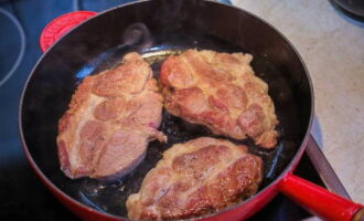 Свиная шея на сковороде – 5 вкусных рецептов
