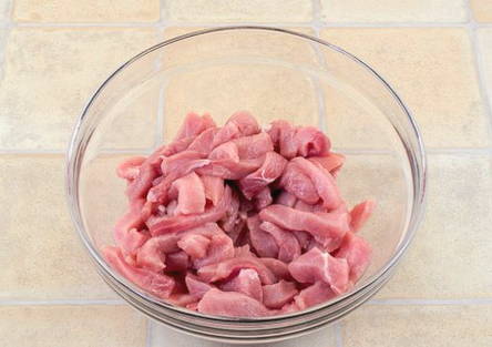 Свинина с ананасами в кисло-сладком соусе — 5 рецептов в домашних условиях