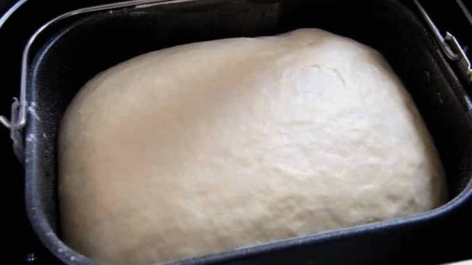 Тесто для пирожков в хлебопечке — 6 пошаговых рецептов