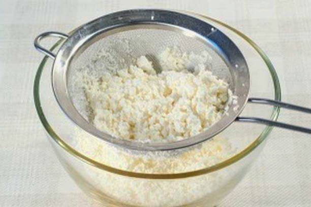 Творожная запеканка с манкой и сметаной в духовке