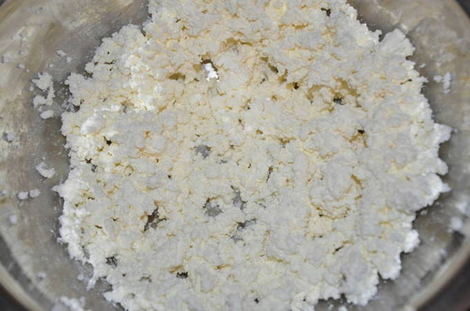 Творожная запеканка с манкой и сметаной в духовке