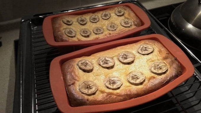 Творожная запеканка с манкой и сметаной в духовке