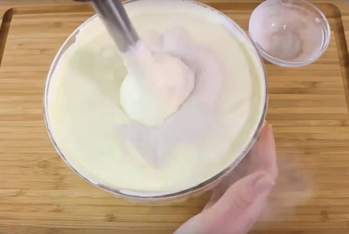 Творожная запеканка с манкой и сметаной в духовке