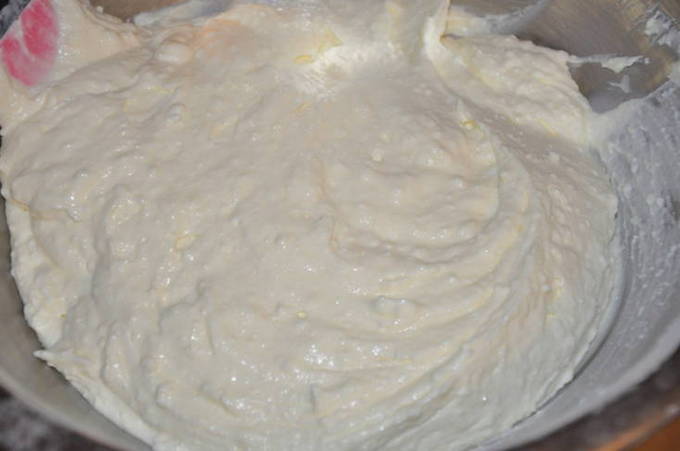 Творожная запеканка с манкой и сметаной в духовке