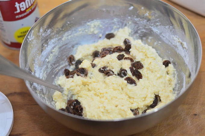 Творожная запеканка с манкой и сметаной в духовке