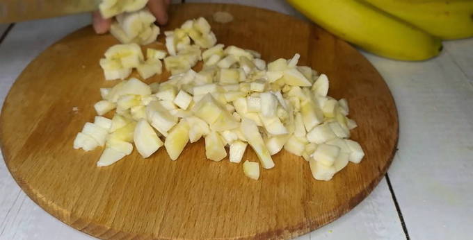 Банановый торт без выпечки со сметаной — 8 пошаговых рецептов приготовления