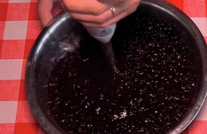Черника без варки на зиму — 7 рецептов протертой черники