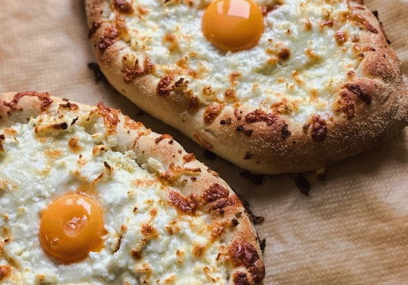 Хачапури по-аджарски «Лодочка с яйцом» — 8 рецептов