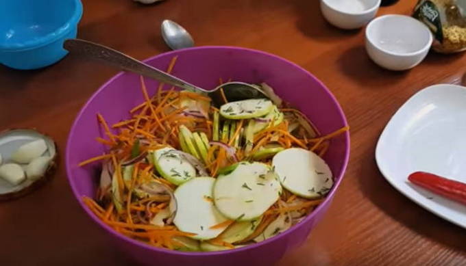Кабачки по-корейски на зиму — 10 самых вкусных рецептов