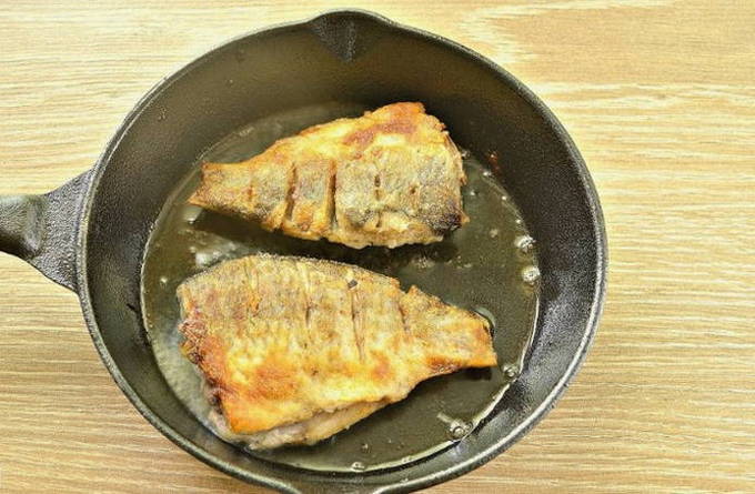 Караси в сметане — 5 вкусных рецептов