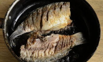 Караси в сметане — 5 вкусных рецептов