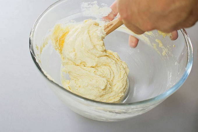 Кекс с изюмом – 10 пошаговых рецептов в духовке