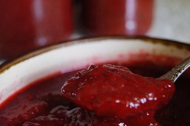 Кетчуп из слив на зиму — 5 рецептов «Пальчики оближешь» в домашних условиях