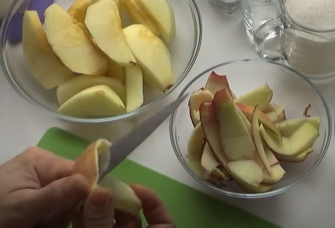 Классическая шарлотка с яблоками в духовке — 8 простых рецептов