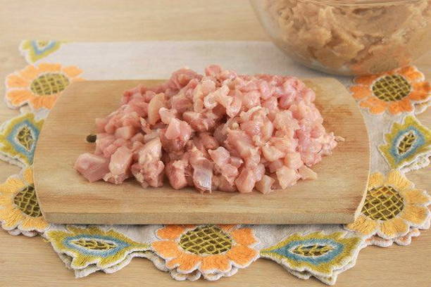 Колбаса из курицы — 10 рецептов в домашних условиях