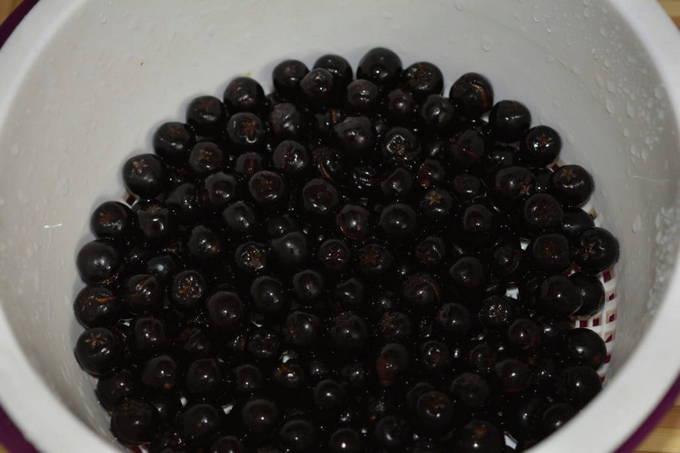 Компот из черноплодной рябины на зиму – 5 простых рецептов