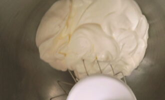 Крем для бисквитного торта — 10 рецептов в домашних условиях