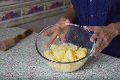 Лепешки на кефире на сковороде – 10 быстрых и простых рецептов приготовления