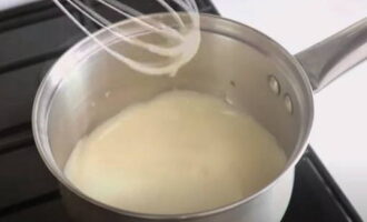 Медовик на сковороде — 7 рецептов в домашних условиях
