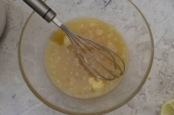 Медовик на сковороде — 7 рецептов в домашних условиях