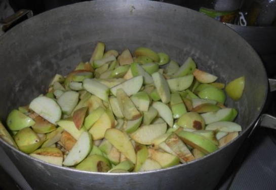 Моченые яблоки в банках на зиму — 8 рецептов в домашних условиях