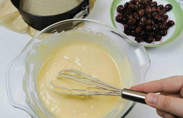 Пирог с вишней — 10 пошаговых рецептов в духовке