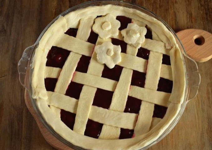 Пирог с вишней — 10 пошаговых рецептов в духовке