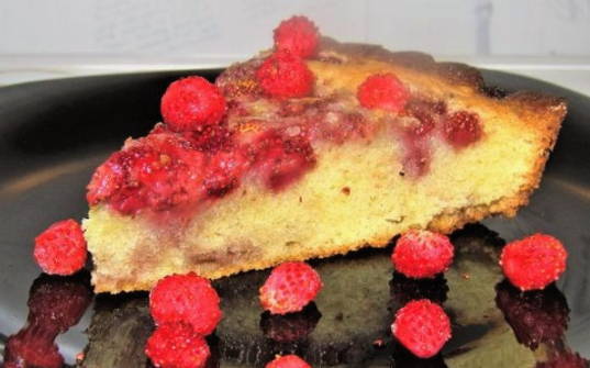 Пирог с земляникой — 7 пошаговых рецептов в духовке
