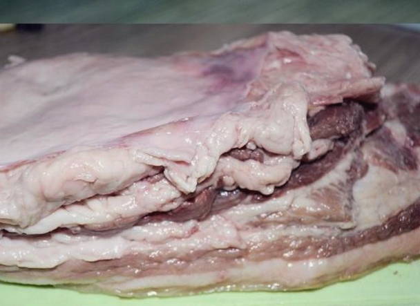 Рулет из свиной брюшины — 7 рецептов в духовке