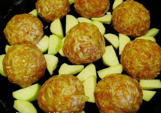 Тефтели с рисом – 10 пошаговых рецептов с подливкой