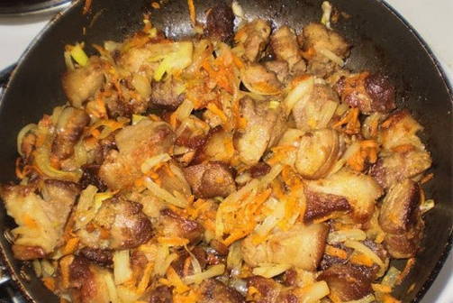 Тушеная картошка с мясом в кастрюле — 5 самых вкусных рецептов