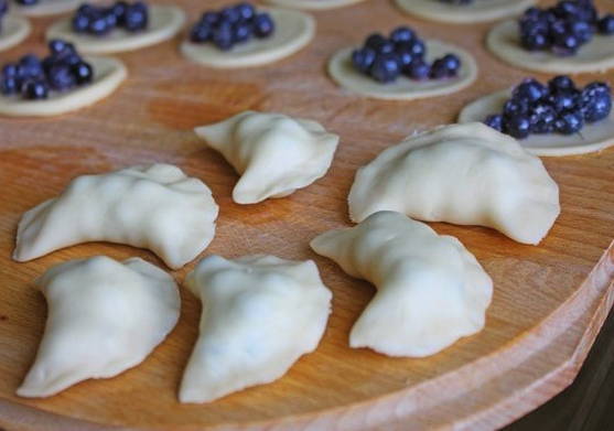 Вареники с черникой — 7 пошаговых рецептов приготовления