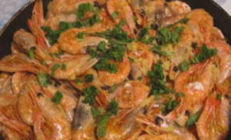 Жареные креветки в соевом соусе с чесноком на сковороде — 7 пошаговых рецептов